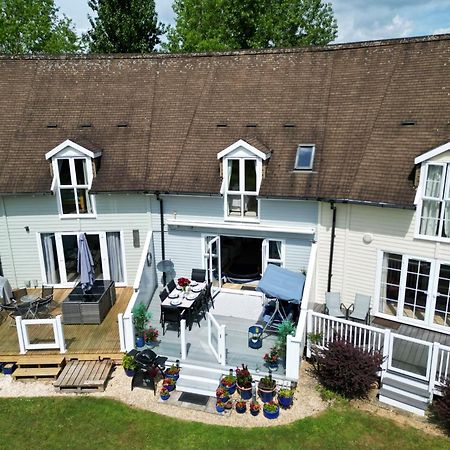 Luxury Kingfisher Lodge, Isis Lake, Within The Cotswold Waterpark Cirencester Ngoại thất bức ảnh