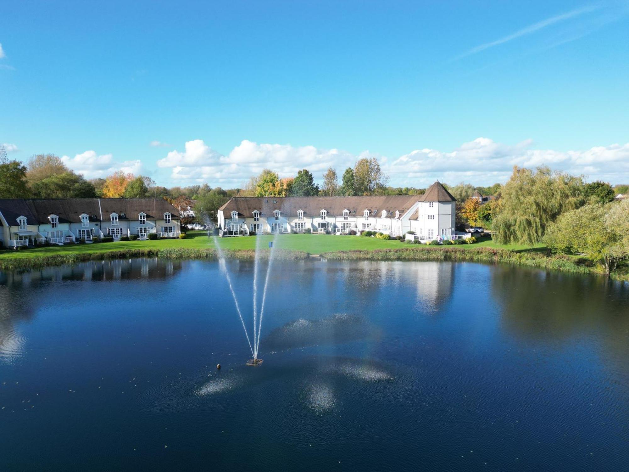 Luxury Kingfisher Lodge, Isis Lake, Within The Cotswold Waterpark Cirencester Ngoại thất bức ảnh