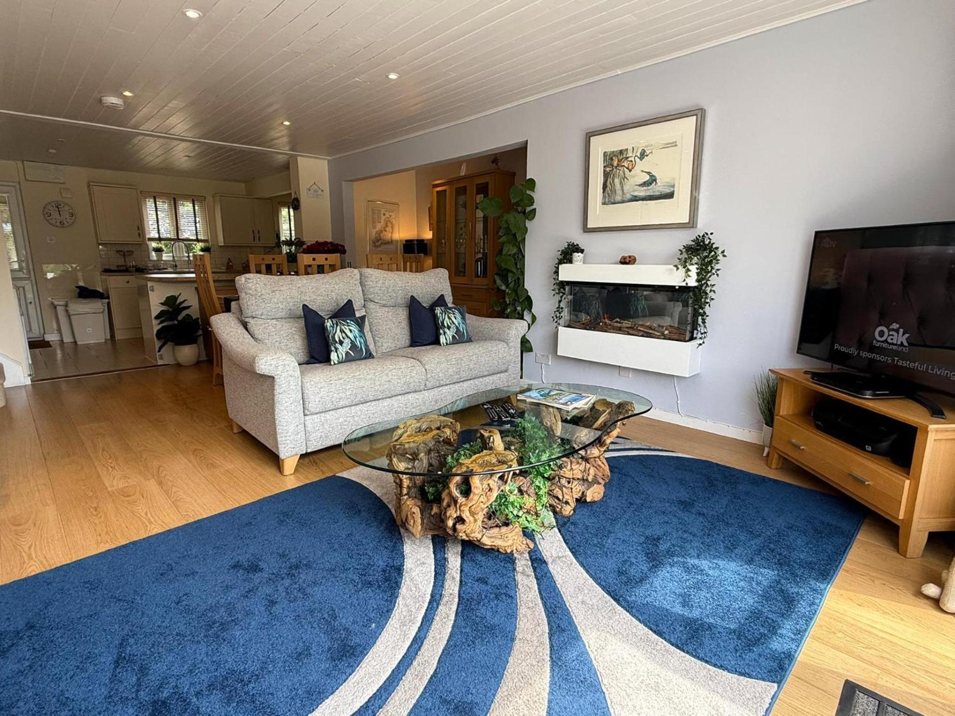 Luxury Kingfisher Lodge, Isis Lake, Within The Cotswold Waterpark Cirencester Ngoại thất bức ảnh