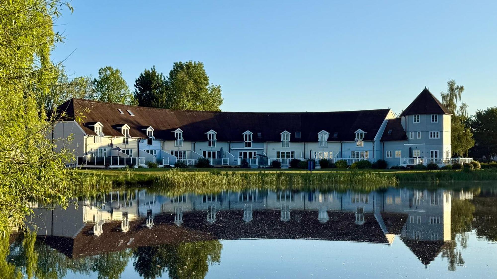 Luxury Kingfisher Lodge, Isis Lake, Within The Cotswold Waterpark Cirencester Ngoại thất bức ảnh
