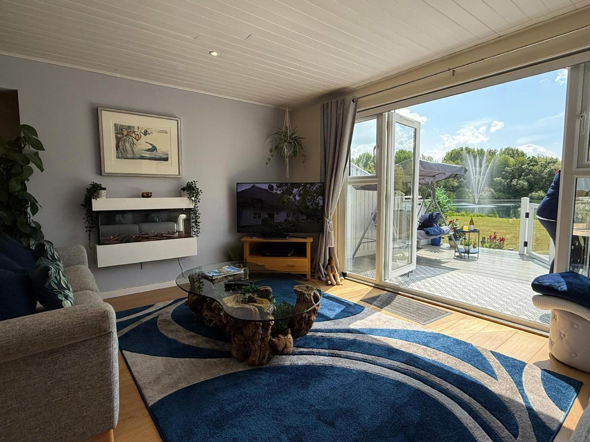 Luxury Kingfisher Lodge, Isis Lake, Within The Cotswold Waterpark Cirencester Ngoại thất bức ảnh